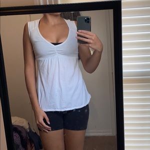 Low scoop white top